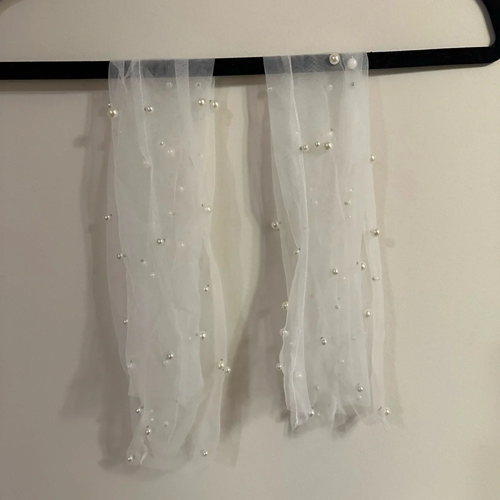 FLORA bridal Valentina Gloves - Picture 8 of 10
